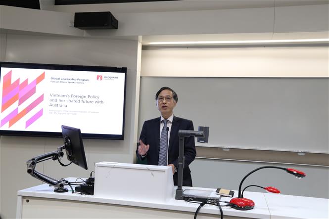 Vietnamese Ambassador to Australia Nguyen Tat Thanh speaks at the event 